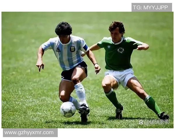 足球明星也爱平凡生活揭秘他们的普通鞋子背后的故事与情感 足球明星也爱平凡生活揭秘他们的普通鞋子背后的故事与情感