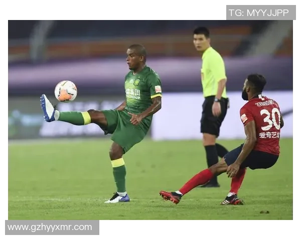 静雨深度解析当代足球明星的技术风格与场上表现的独特魅力